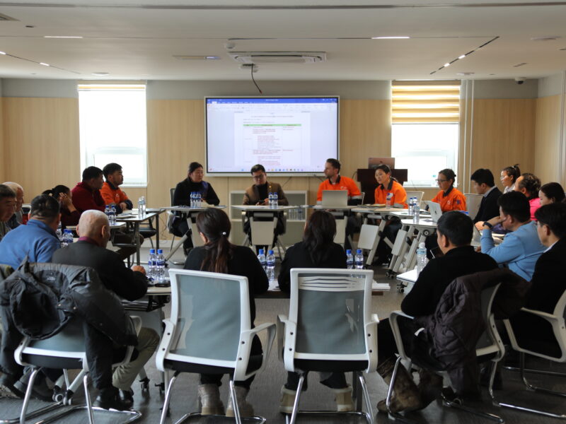 ХАНБОГД СУМЫН ГУРВАН ТАЛТ ЗӨВЛӨЛИЙН ГИШҮҮД ОЮУ ТОЛГОЙ ХХК-ИЙН УДИРДЛАГУУДТАЙ УУЛЗАЛТ ХИЙВ.