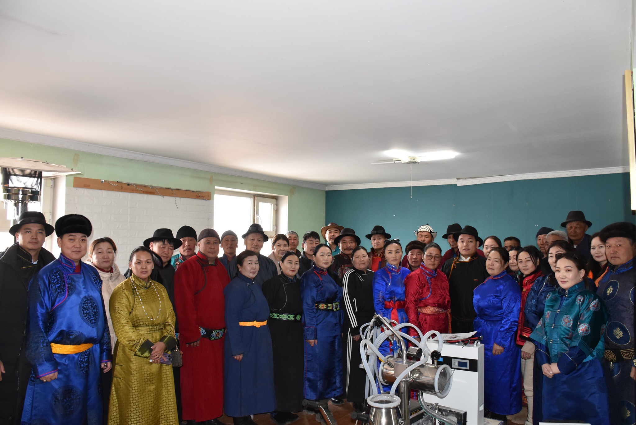 “Ингэний сүүг өрхийн хэмжээнд цахилгаан саалтуураар бэлтгэх” төсөл албан ёсоор хэрэгжиж эхэллээ